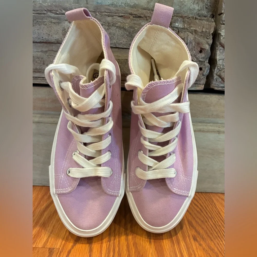 Lavender Canvas High Top Sneakers US Youth size 5/Women’s 6.5/EU 37
